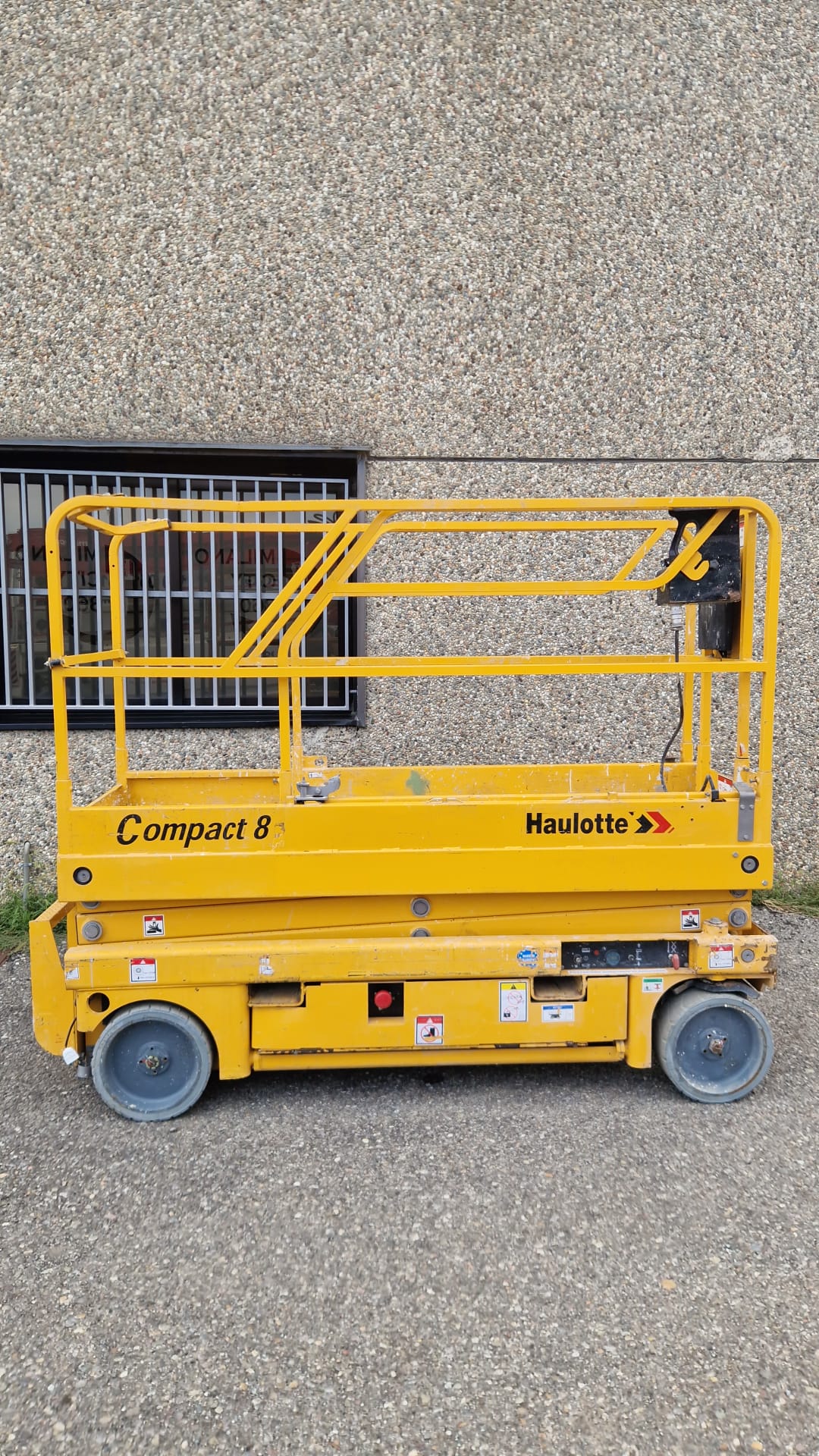 Compact 8-1 (1)